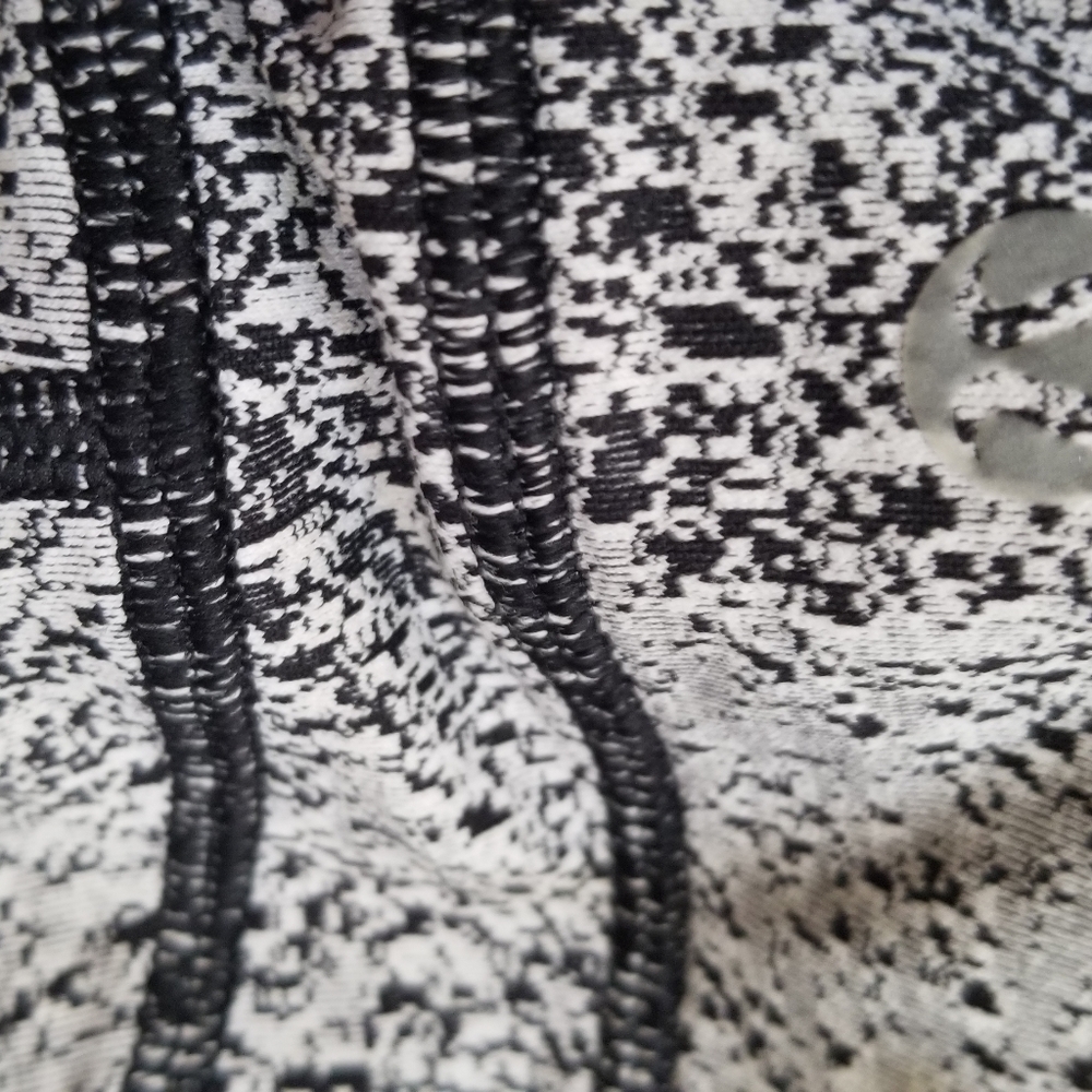 Lululemon pants with black panel - Picture 9 of 15
